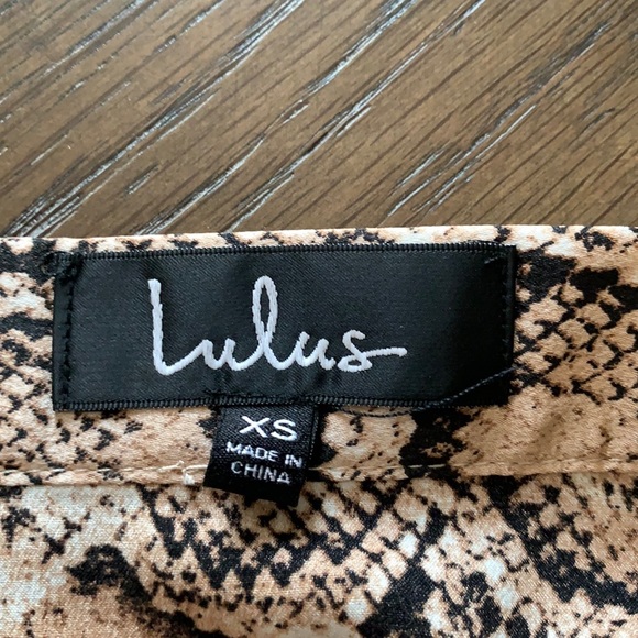 Lulu’s tan silky snakeskin print ruffled skirt Size XS - Picture 14 of 17